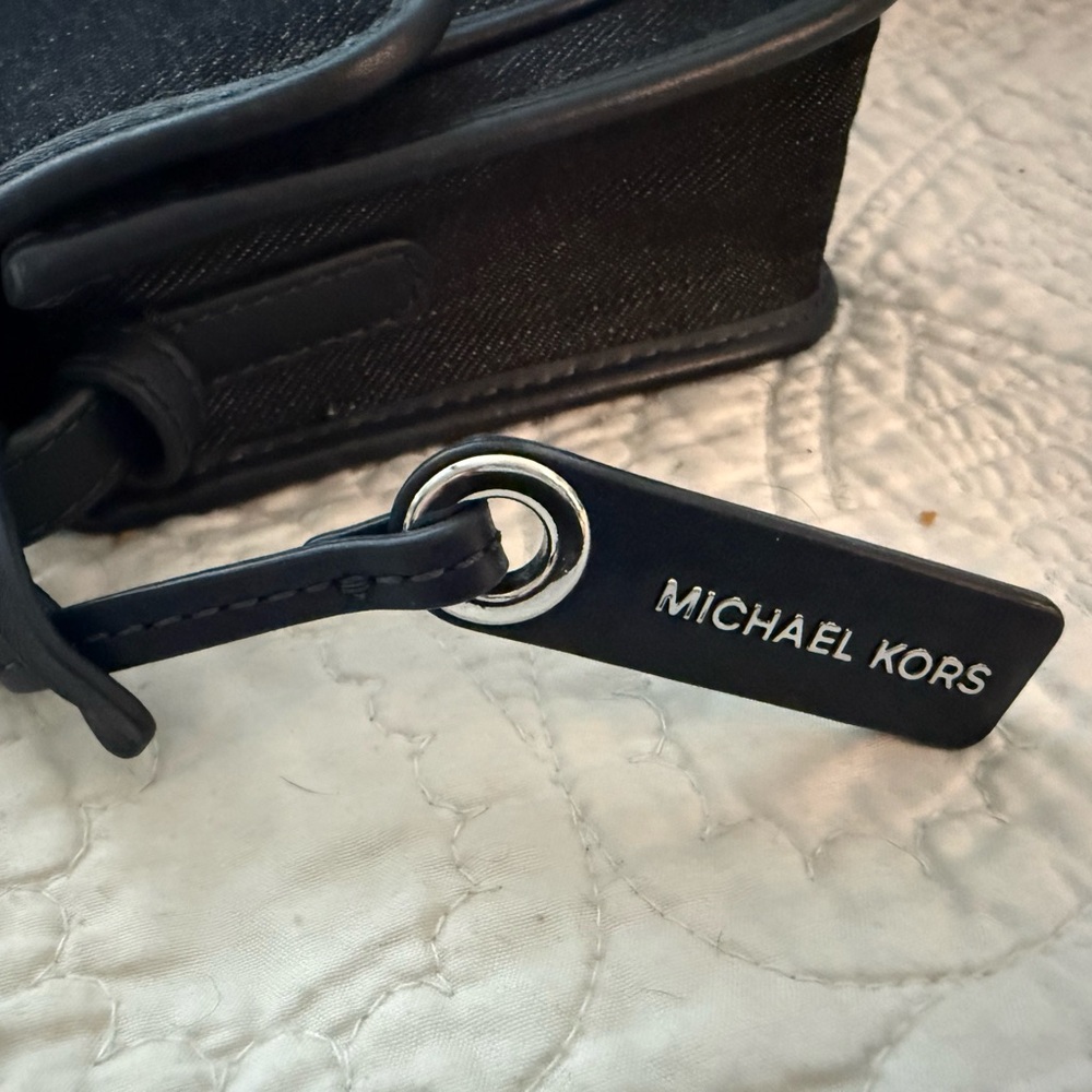 Michael Kors Cooper Crossbody in Dark Denim NWOT - Picture 2 of 8
